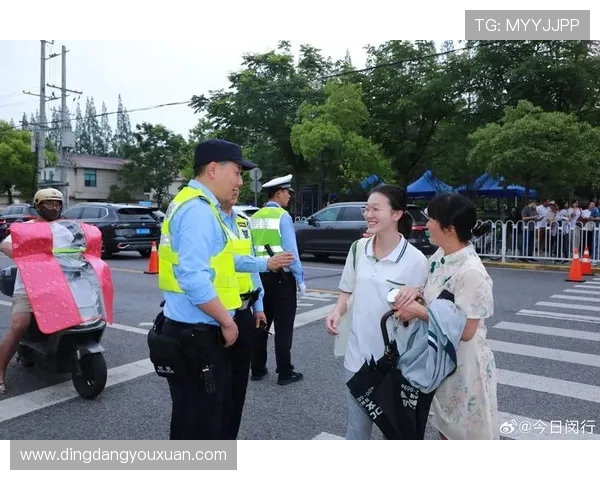 上海足球队的崛起之路:钻石联赛中的拼搏与梦想 上海足球队的崛起之路:钻石联赛中的拼搏与梦想
